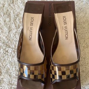 Luis Vuitton women sandals size 38